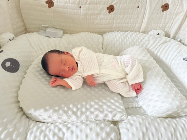 Trẻ sơ sinh có nên nằm gối chống trào ngược