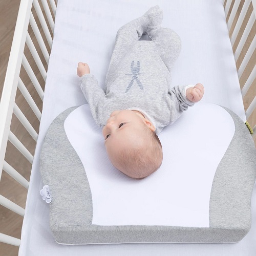 Cách sử dụng gối chống trào ngược cho bé