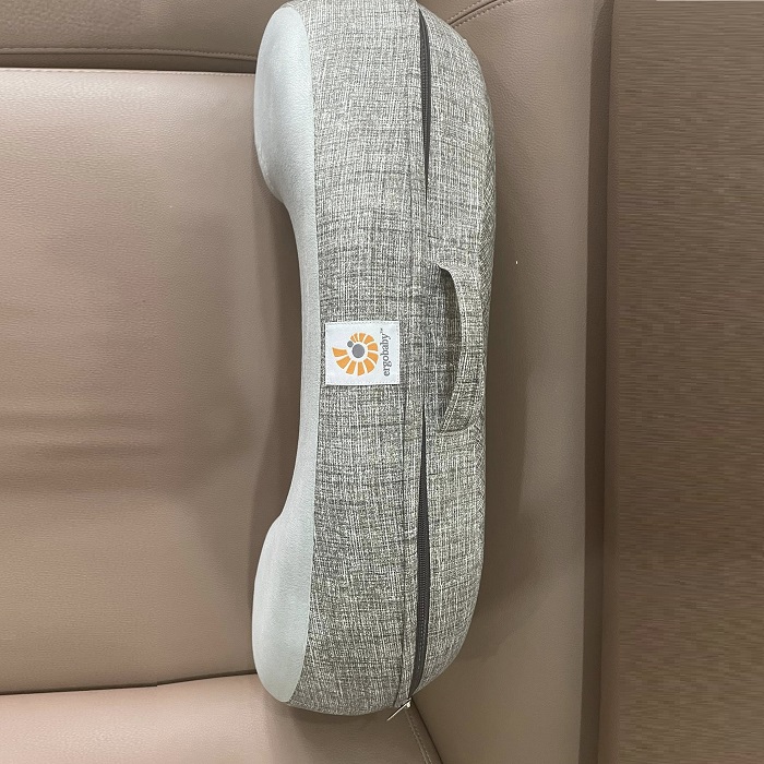 GỐI CHO BÉ BÚ ERGOBABY