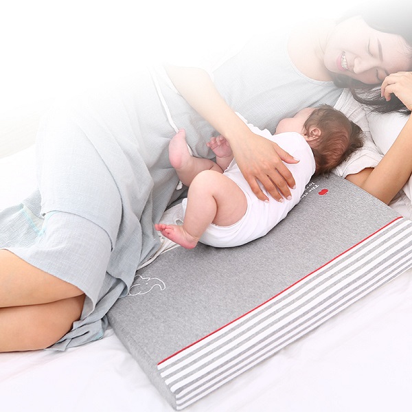 GỐI CHO BÉ BÚ NẰM SANDESICA