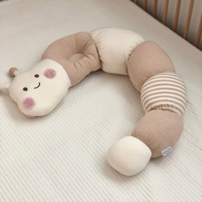 GỐI CHỮ C CHO BÉ SƠ SINH EMONG