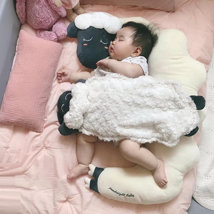GỐI CHỮ C HÌNH CON CỪU