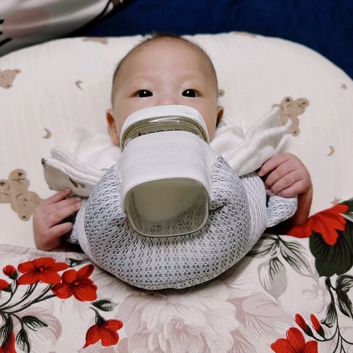 GỐI ĐỠ CHO BÉ BÚ BÌNH EMA