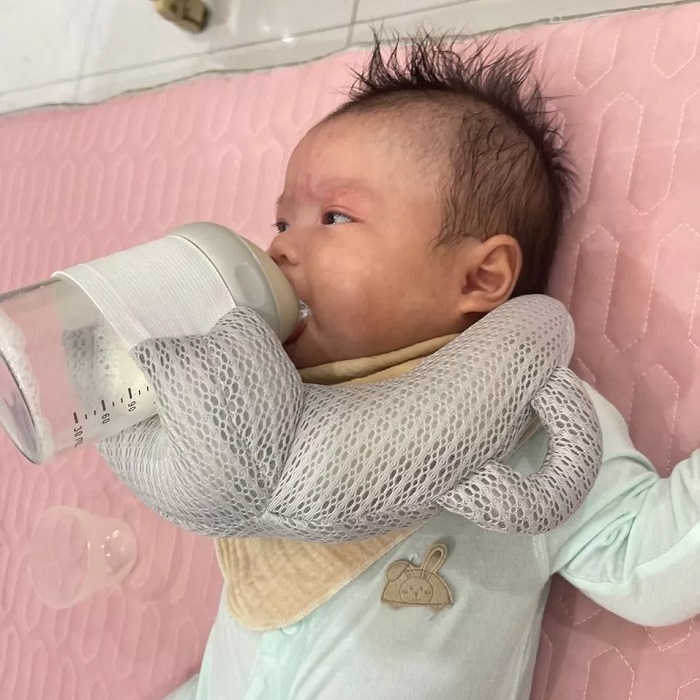 GỐI ĐỠ CHO BÉ BÚ BÌNH EMA