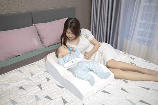 dem-chong-trao-nguoc-va-ngu-dung-tu-the-coza-baby-bed-lite
