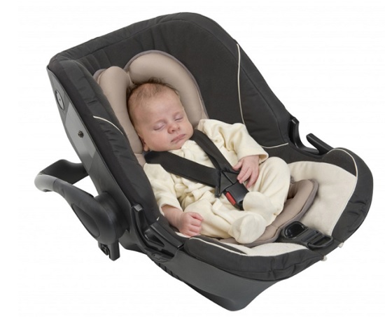 dem-lot-ghe-ngoi-o-to-cho-tre-so-sinh-chi-tiet-h1