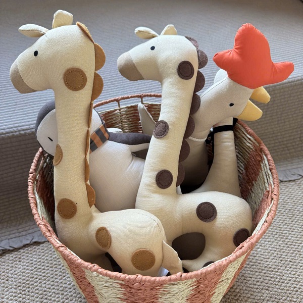 gau-om-thu-bong-cho-be-so-sinh-h5