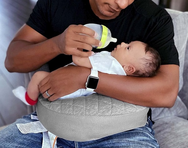 goi-cho-be-bu-me-boppy-h9