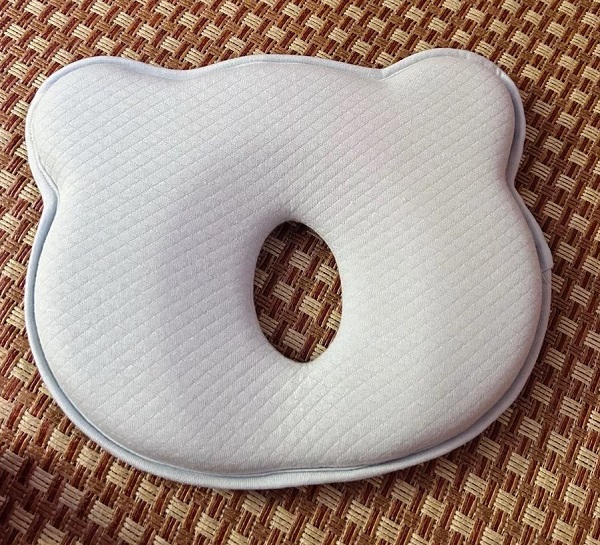 goi-chong-bep-dau-cao-su-non-hinh-gau-mau-trang