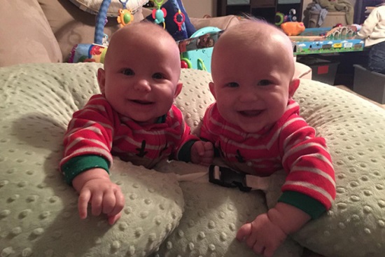 goi-chong-trao-nguoc-cho-be-sinh-doi-chi-tiet