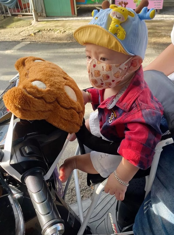 goi-di-xe-may-1-dau-hinh-gau-h9