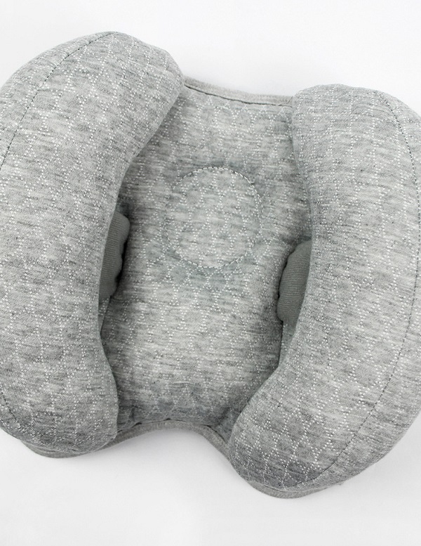 goi-giu-cho-be-tren-ghe-xe-o-to-15