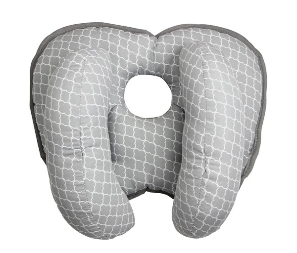 goi-giu-cho-be-tren-ghe-xe-o-to-5