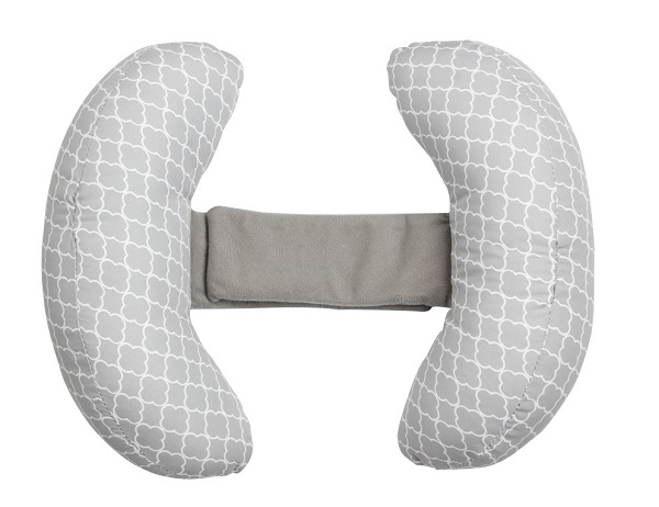 goi-giu-cho-be-tren-ghe-xe-o-to-9