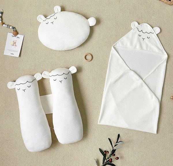 goi-om-chan-cho-be-so-sinh-mochee-h6