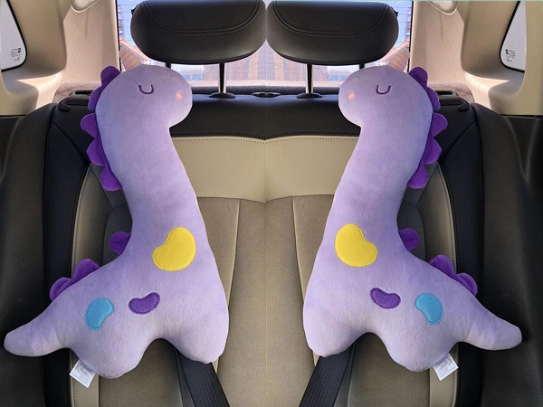 goi-om-di-xe-o-to-hinh-thu-cho-be-1079-11