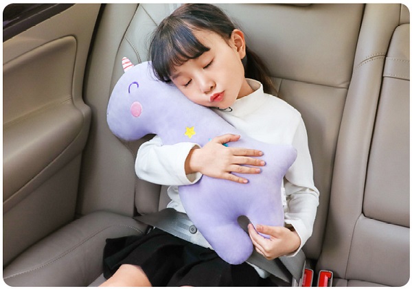 goi-om-di-xe-o-to-hinh-thu-cho-be-1079-15