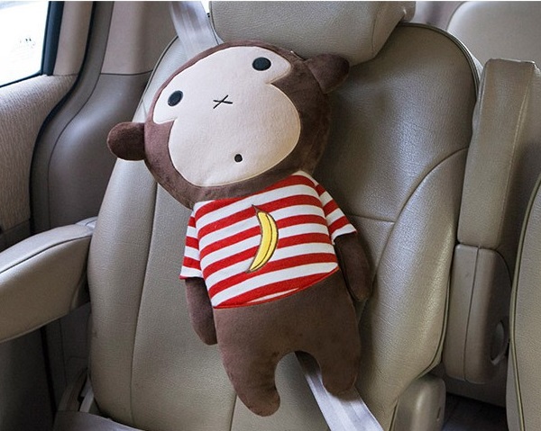 goi-om-di-xe-o-to-hinh-thu-cho-be-1079-3