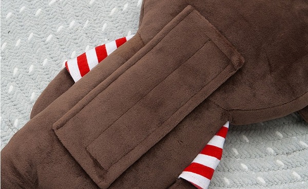 goi-om-di-xe-o-to-hinh-thu-cho-be-1079-4