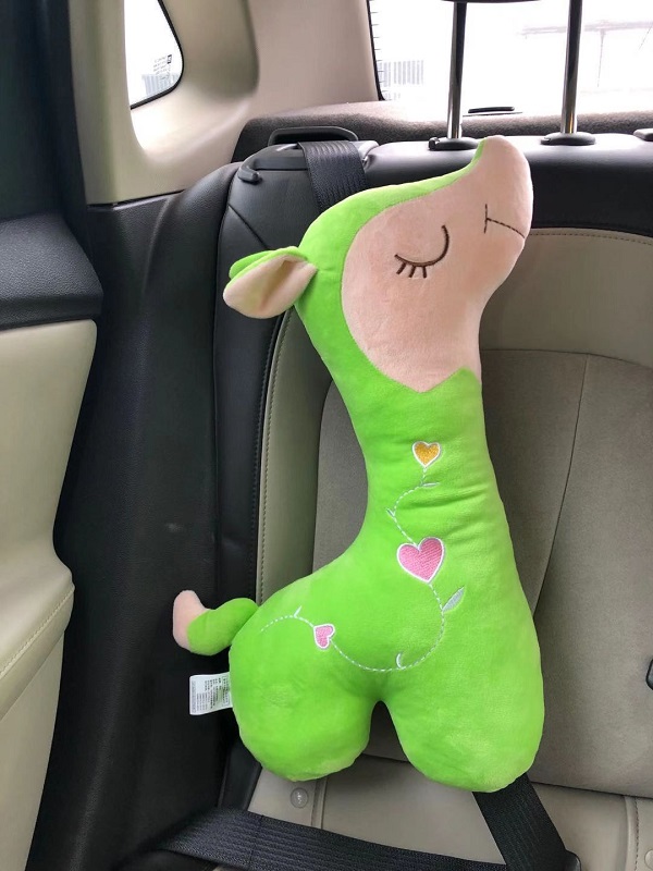 goi-om-di-xe-o-to-hinh-thu-cho-be-1079-6