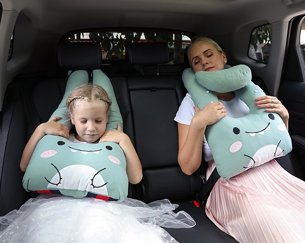 goi-om-tren-o-to-cho-be-go-1078-10