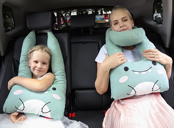 goi-om-tren-o-to-cho-be-go-1078-9